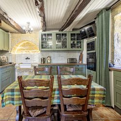 slide 5 farmhouse kitchen. featured image on privacy policy, legal mentions and website terms and conditions