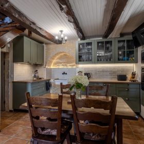 cosy farmhouse kitchen image la gaillardenque gites floressas Lot
